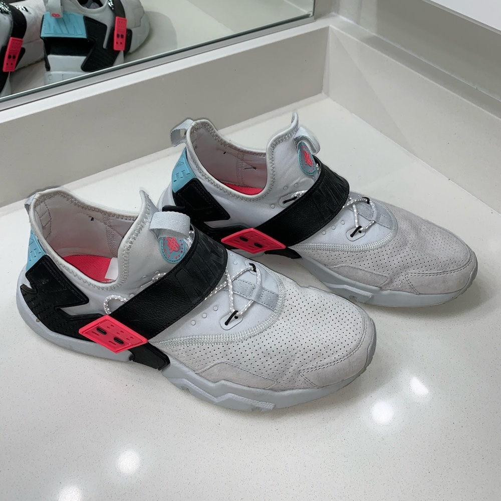 Nike Sneakers - Picture 7 of 7